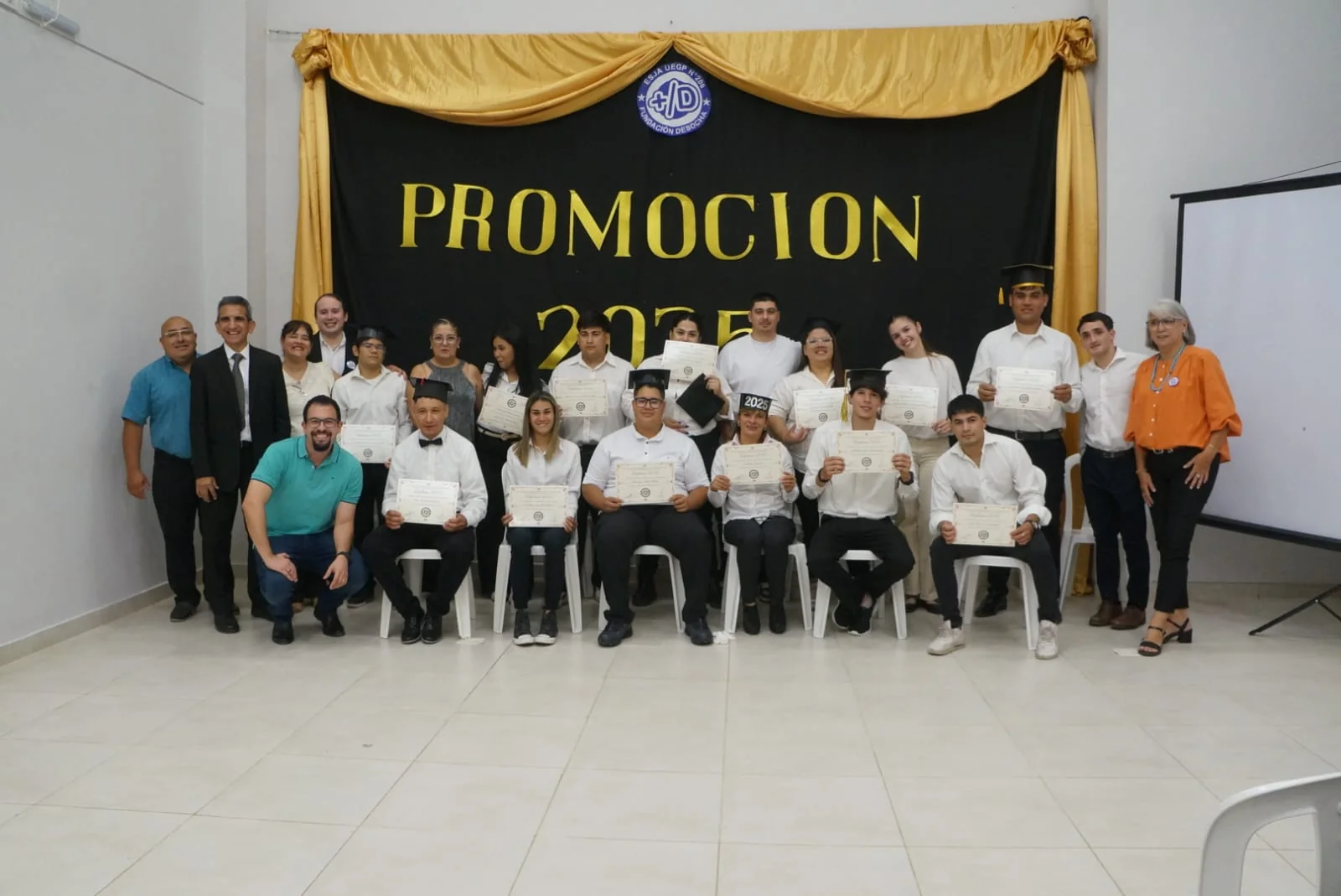 Egresados de una propuesta educativa de DESOCHA